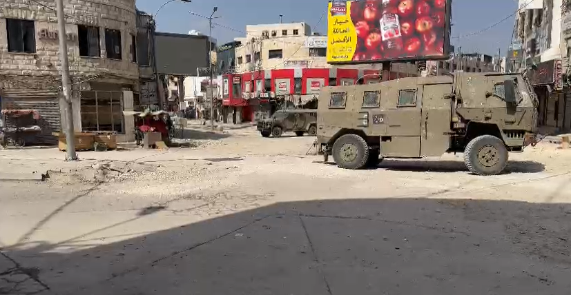 آليات الاحتلال تتمركز في منطقة دوار السينما في مدينة جنين